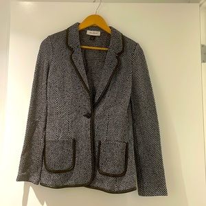 Beautiful St. John jacket with leather trimming in size 4!